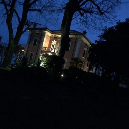 לאזיסה B&B La Familia מראה חיצוני תמונה