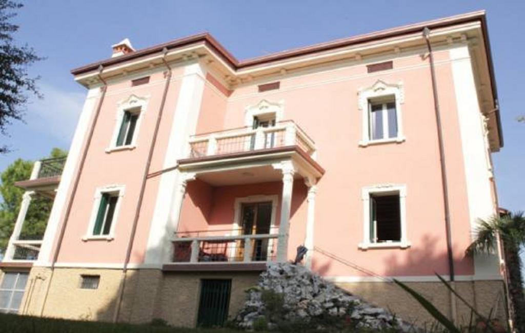 לאזיסה B&B La Familia מראה חיצוני תמונה